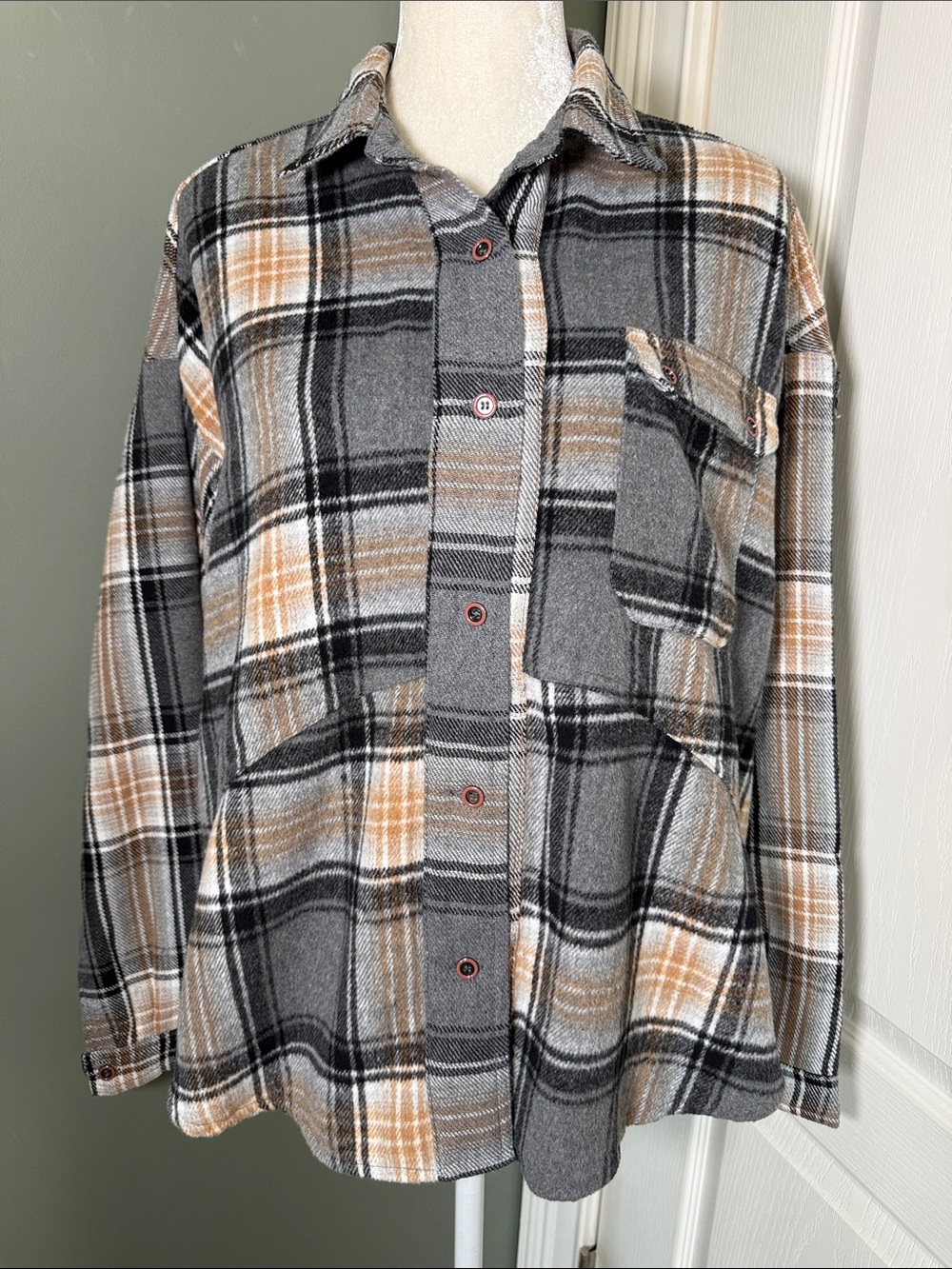 Umgee USA Plaid Shacket Womens M Gray Tan Oversized Flannel Shirt Jacket